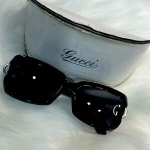 Black GUCCI shandes